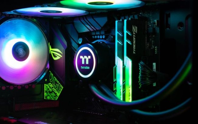 Memória RAM com RGB tem manchado backplate de GPUs