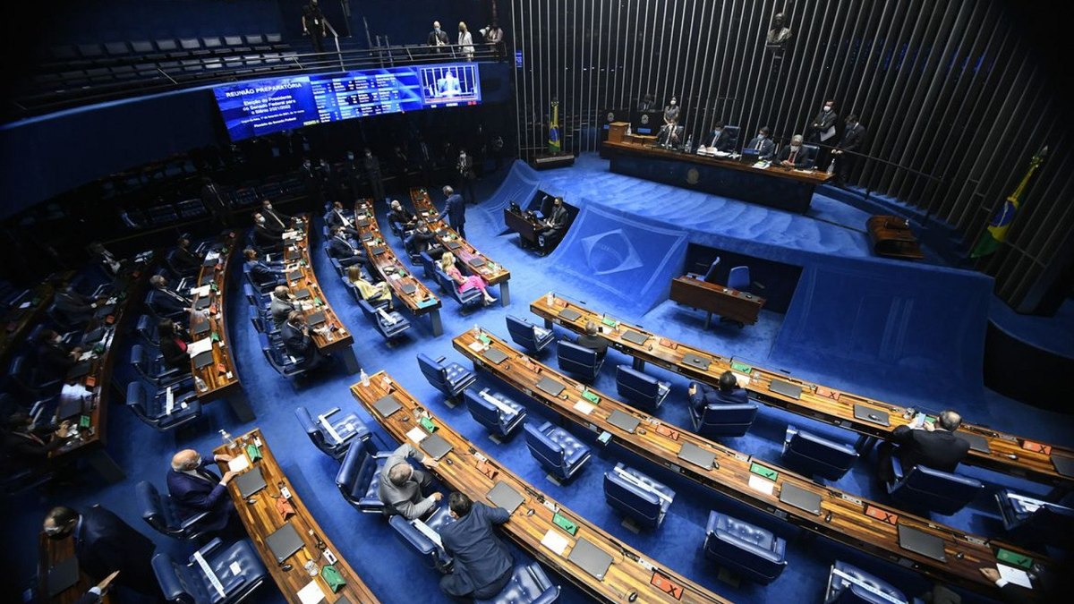 Senado aprova projeto que autoriza Planalto a manter 37 ministérios