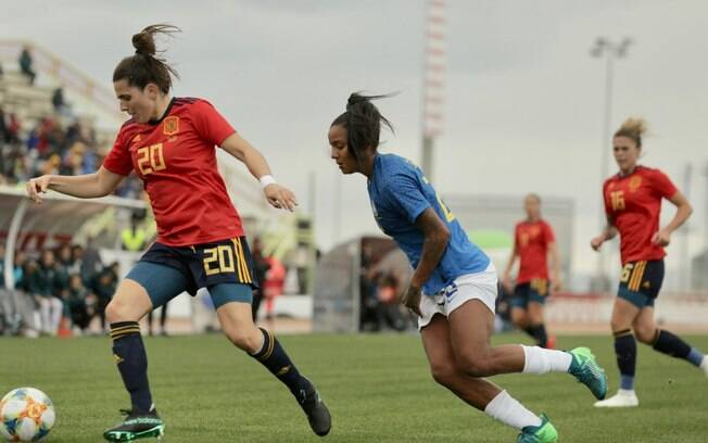 Seleção feminina perde para Espanha por 2x1 em amistoso