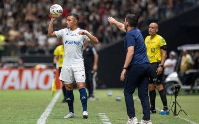 Zé Ivaldo marcou o primeiro gol do Cruzeiro 