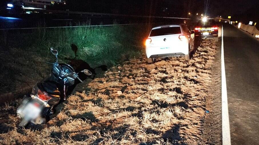 Motorista de carro provoca acidente na BR