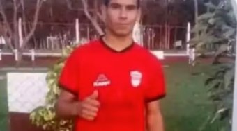 Jogador argentino se choca contra muro durante partida e morre