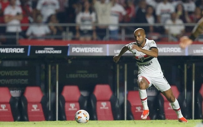 Lucas pode voltar ao time titular do São Paulo