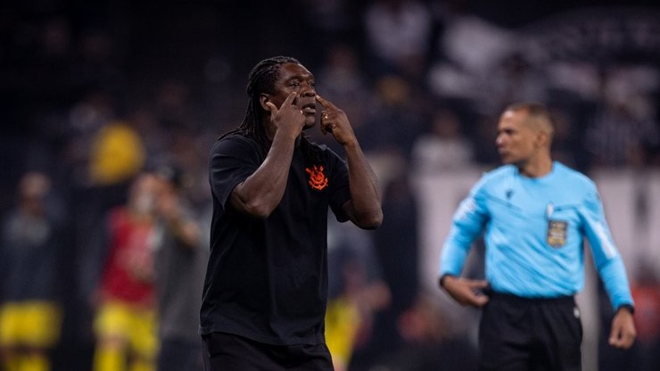 Seedorf%20cita%20%22luta%20mental%22%20entre%20jogadores%20do%20Corinthians