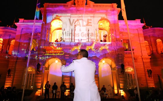 Vesperata e show de drones marcam início do Natal da Mineiridade