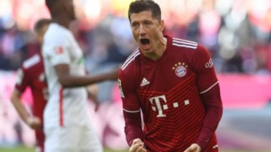 Robert Lewandowski comemora gol pelo Bayern de Munique