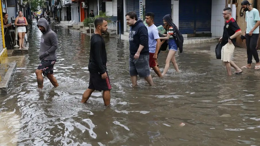 Enchentes atingiram o Rio de Janeiro no domingo passado (14)