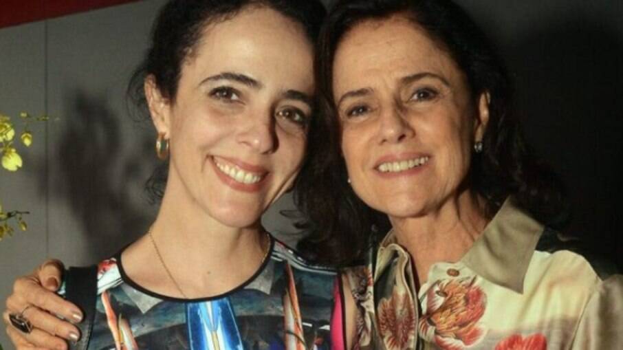 Filha de Marieta Severo e Chico Buarque fala de situação financeira