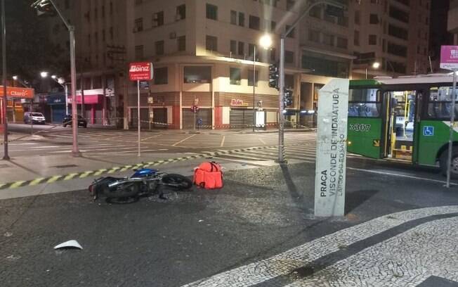 Motoboy morre após bater contra ônibus em Campinas