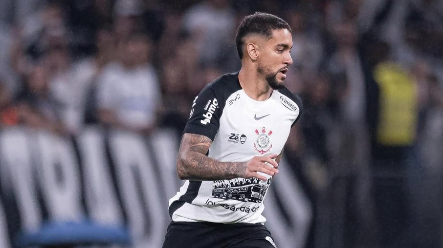 Matheus Pereira detona sintético da Chapecoense: 