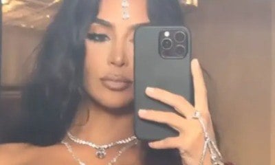 Kim Kardashian surge de forma inusitada no banheiro: 'É o que meninas fazem'