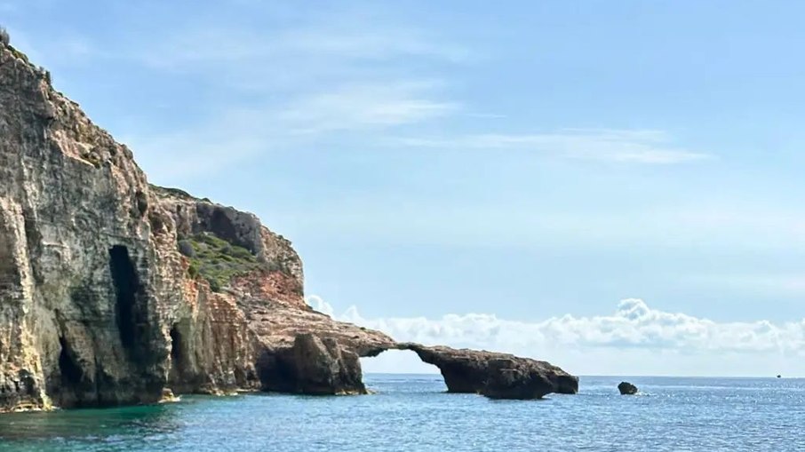 Monumento Elefantes se beijando em Comino - Malta