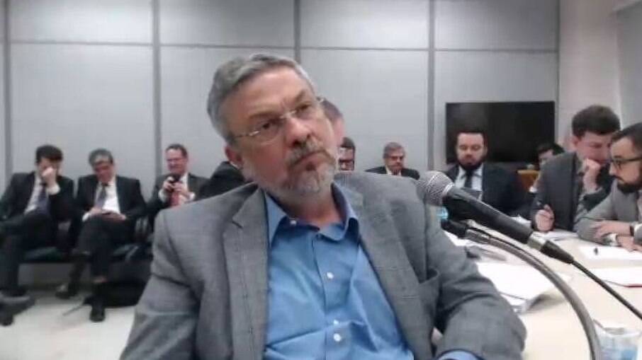 Ex-ministro da Fazenda Antônio Palocci prestando depoimento à Justiça