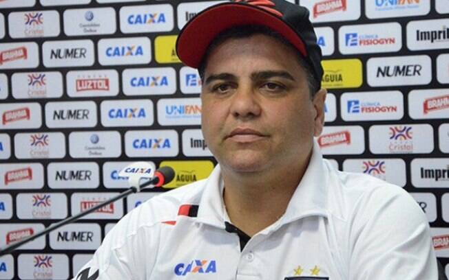 Marcelo Cabo, treinador do Atlético-GO, foi visto em seu apartamento. A informação foi confirmada por coronel