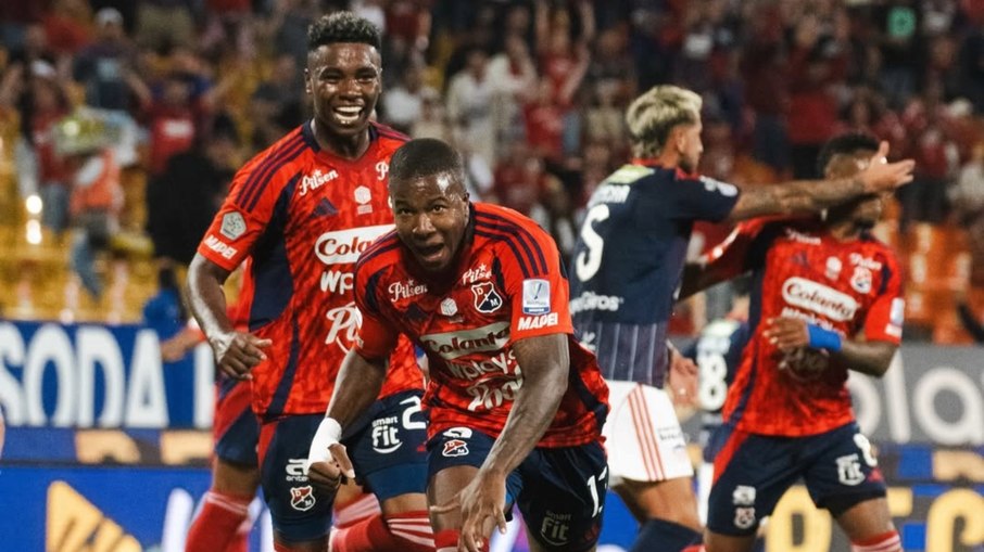 Francisco Chaverra comemora gol pelo Independiente de Medellín
