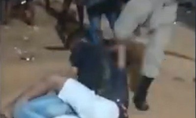Homem leva chute de policial na cabeça durante briga e desmaia