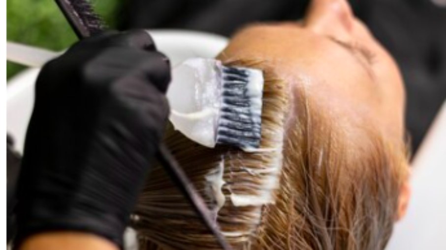 Cosmetólogo indica 3 cuidados obrigatórios para cabelos com química