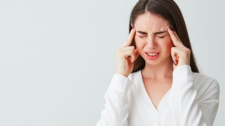 Cirurgia da enxaqueca trata dor de cabeça relacionada à menstruação