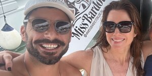 Letícia Spiller passeia de barco com namorado português