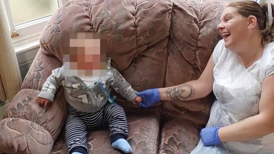 Bebê que morreu com apenas 1 ano de idade na Inglaterra com a avó biológica
