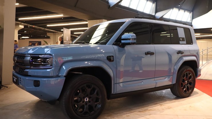 Denza estreia no Brasil com o SUV B5 como primeiro modelo