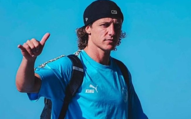 David Luiz em viagem pelo Pafos antes dos playoffs da Liga Conferência