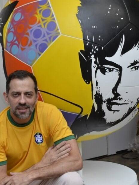 Ricardo Munhoz e sua bola no Football Parade