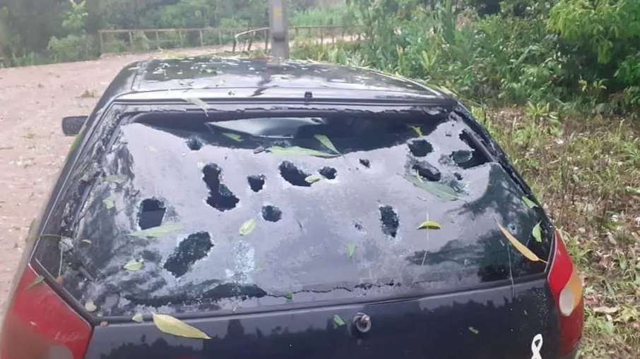 Pedras de gelo podem perfurar vidros de carros