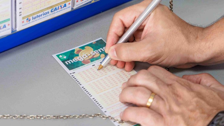 Mega-Sena sorteia prêmio de R$ 100 milhões neste sábado