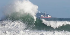 Chuva intensa e ressaca mantêm Sudeste em alerta