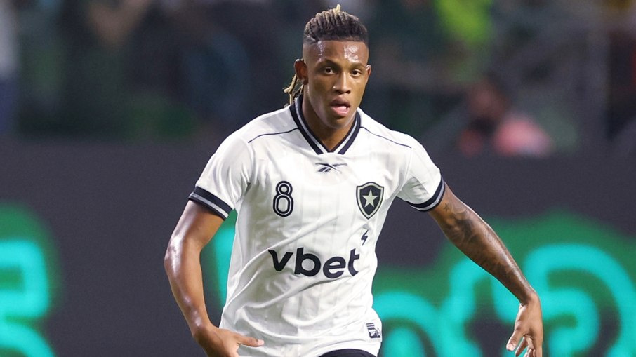 Danilo em ação no Allianz Parque contra o Palmeiras