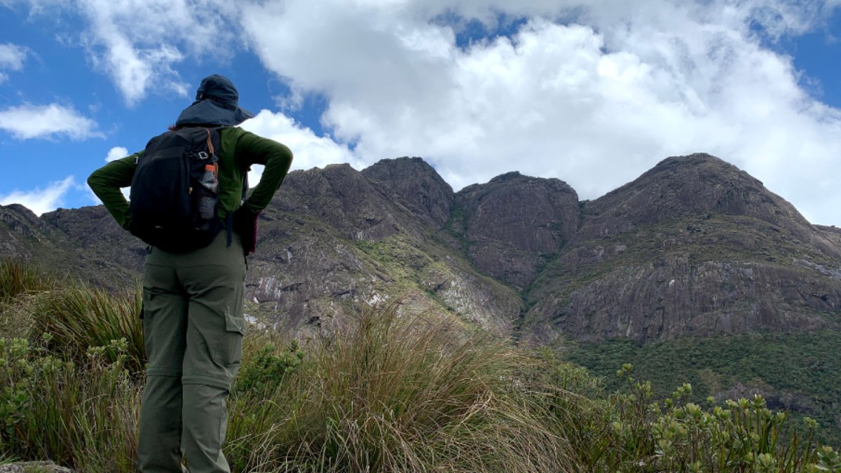 O Pico dos Marins se localiza na divisa dos estados de Minas Gerais e São Paulo