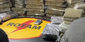 Morador de condomínio de luxo é preso com 50 kg de skunk