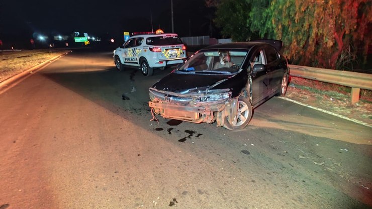 Dupla tenta fugir do TOR, bate carro e acaba presa com drogas em rodovia da região de Araraquara