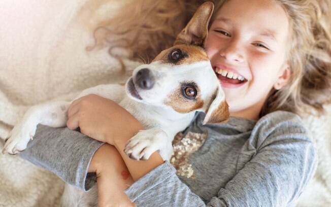 Crianças com cachorro de estimação fazem amizade mais facilmente