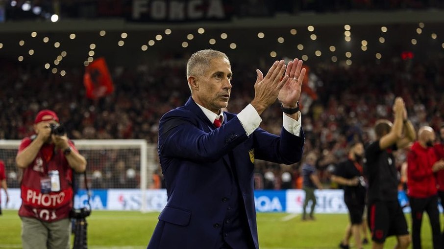 Ex-técnico do Corinthians, Sylvinho comanda a seleção da Albânia