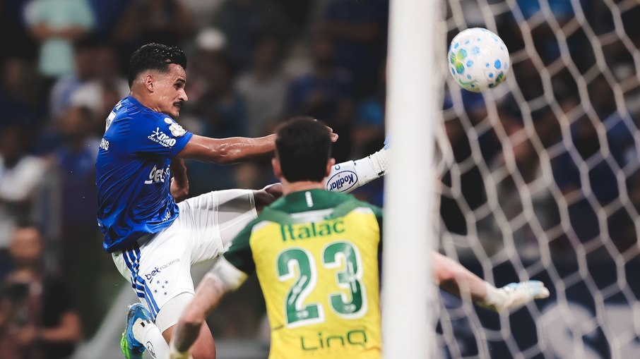 Mesmo com a derrota, Tadeu foi o melhor em campo no jogo de volta entre Cruzeiro e Goiás