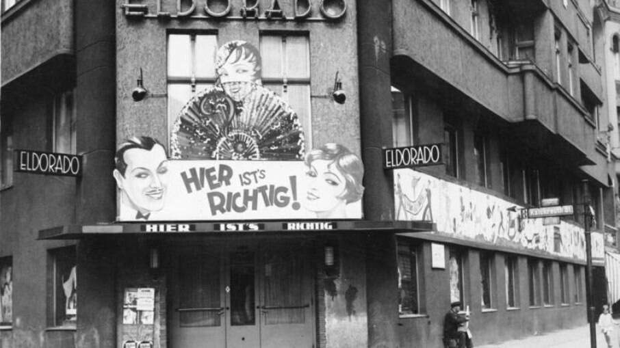 Fachada do bar El Dourado, um dos principais pontos de encontro LGBT da República de Weimar