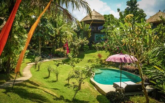 Essa casa na árvore em Bali é uma ótima opção para quem quer sossegar, mas também conhecer a cidade e o povo da Indonésia.