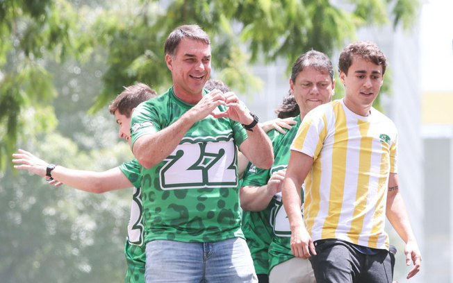Flávio vai a ato na Paulista; Lula se preserva antes de debate - Foto