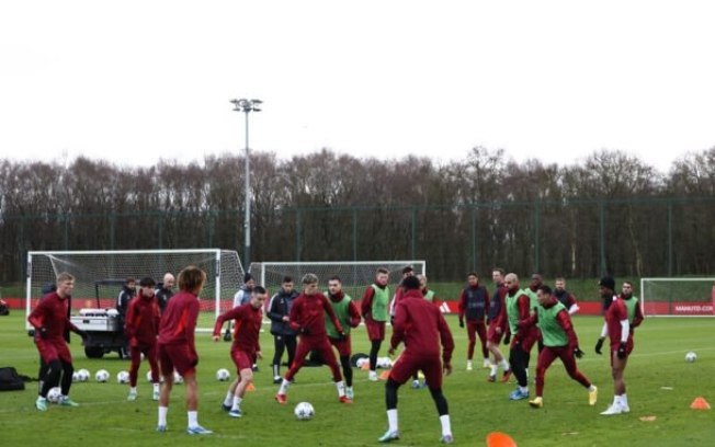 Jogadores do Manchester United durante treinamento da equipe - Foto: Darren Staples/AFP via Getty Images