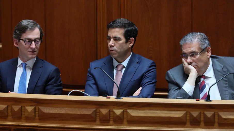 Parlamento português endurece regras para imigração Parlamento português endurece regras para imigração