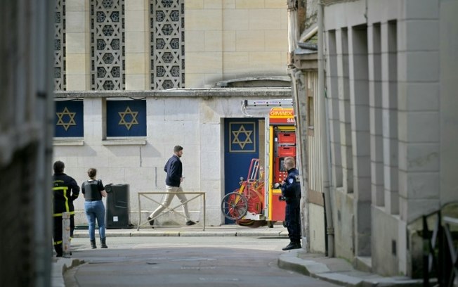 O suspeito de Rouen estava armado com uma faca e com uma barra de ferro