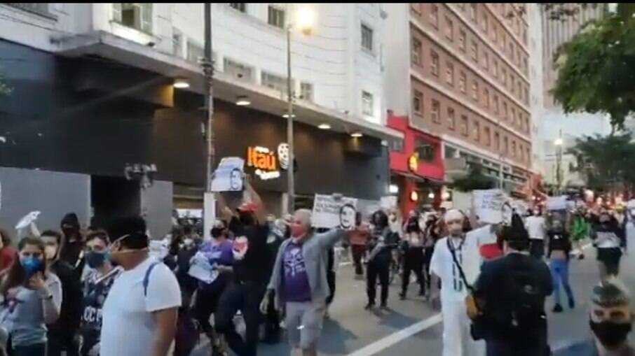 Manifestação contra Bolsonaro neste sábado (26) em SP