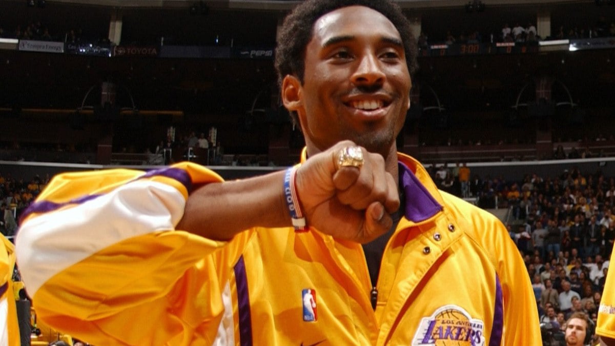 Kobe conquistou seu primeiro título da NBA em 2000, fazendo grande parceria com Shaq