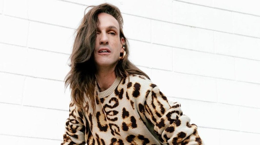 Dudu Bertholini comenta nova temporada de Drag Race Brasil e fala sobre pressão, hate e figurinos
