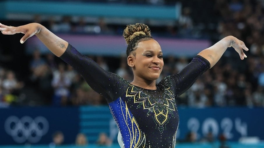 Rebeca Andrade liderou classificação da equipe brasileira, na tarde deste domingo (28)