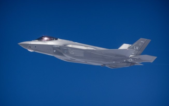 Um F-35 americano sobrevoa a Grécia durante exercícios militares em 4 de outubro de 2024