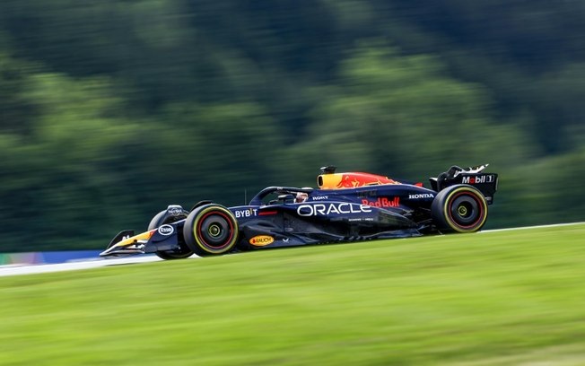 Max Verstappen (Red Bull) durante o treino de classificação para a corrida sprint do Grande Prêmio da Áustria