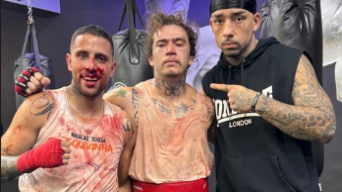 Whindersson Nunes tira sangue de Esquivinha, campeão mundial de kickboxing, durante treino de boxe